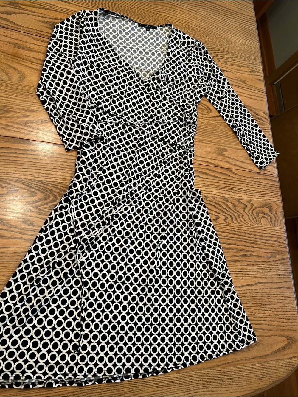 Laundry by Shelli Segall Back and White Faux Wrap Dress Size 10